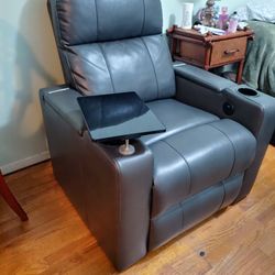 Electric Recliner(Cash Only, Never Used)