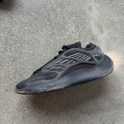 Shoe Yeezys 700
