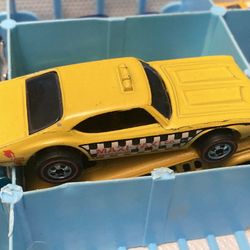 Seeking vintage old genuine Hot Wheels 1960s 70s redline redlines toy cars Matchbox red lines 