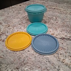 Tupperware Container& Lid  Like New