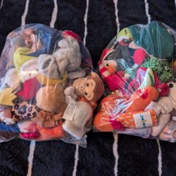 Extensive Finger Puppet Collection - 74 Item Lot Including Little Dinosaurs