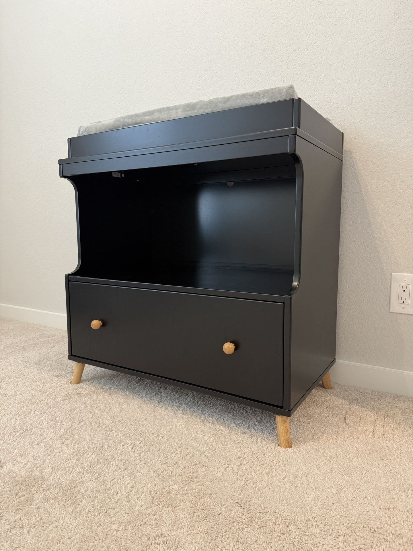 Delta Children Essex Convertible Changing Table with Drawer, Ebony/Natural