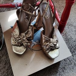 Gold High heels 