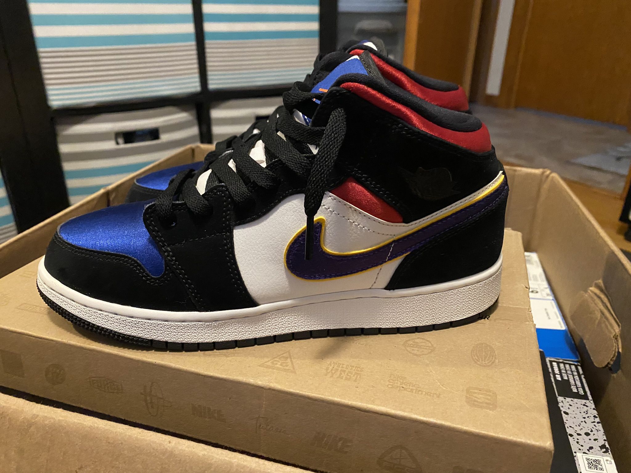 Air Jordan 1 Mid Rival