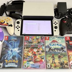 Nintendo Switch OLED + 4 Games + HORI Split Pad Pro + Pikachu Controller