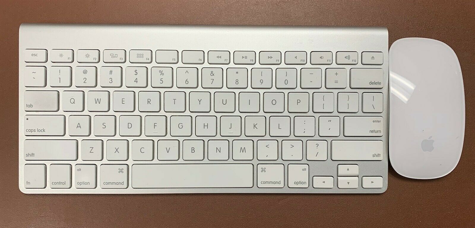 Apple A1314 Wireless Keyboard and Magic Mouse A1296