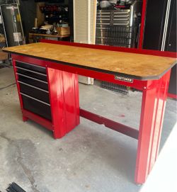 Craftsman 2000 series 6-Foot wide workbench with 5-drawer tool cabinet