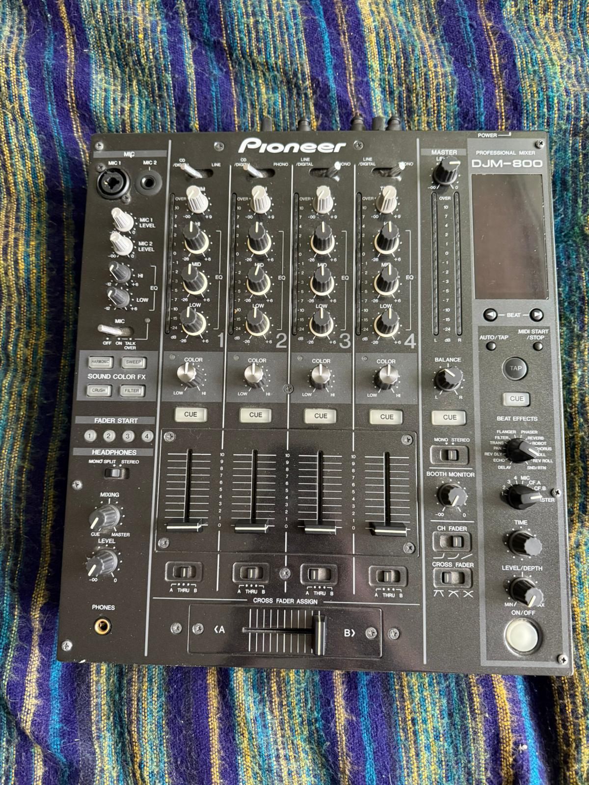 Pioneer DJM-800 DJ mixer 