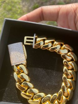 Gold Cuban bracelet 18mm with diamond cut