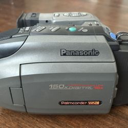 Panasonic Palmcorder VHS-C 150 xDigital 