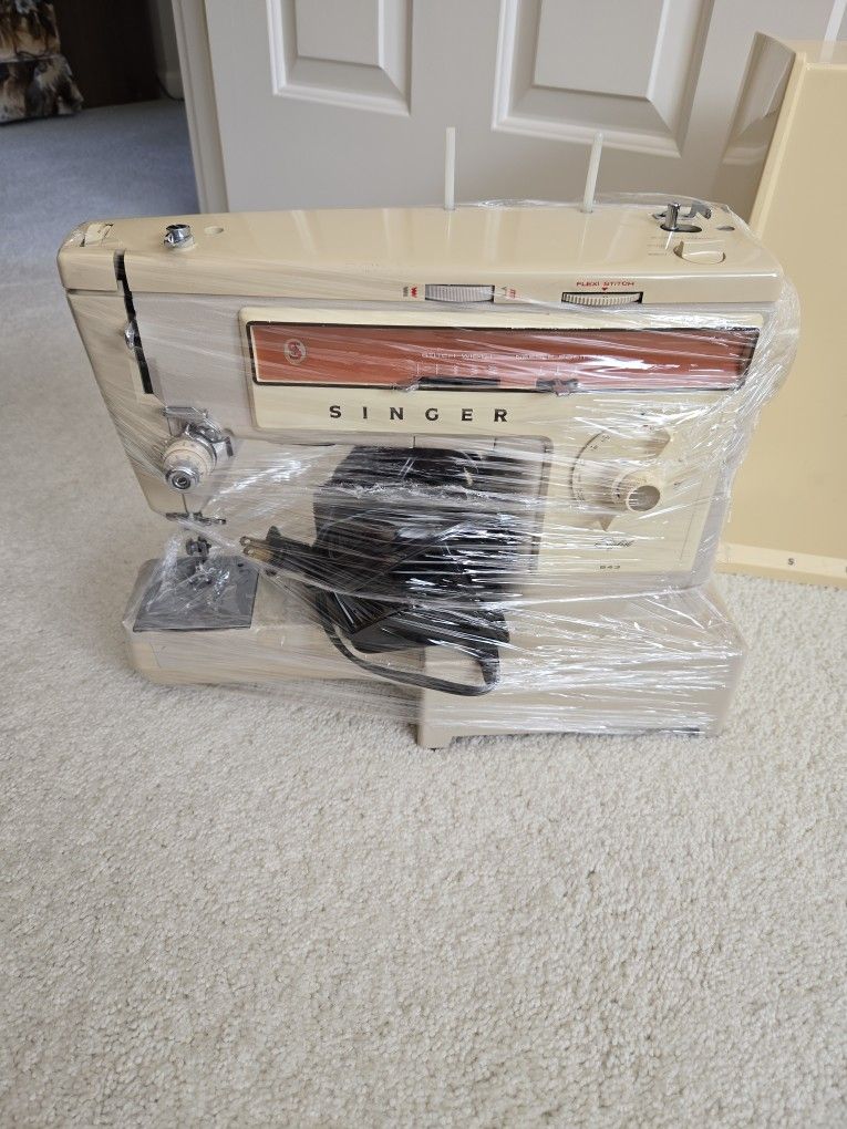 Singer Sewing Machine For Parts Or Repair?