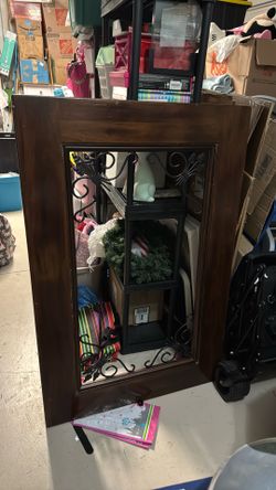 Wood Coffee Table With Glass Insert. * PICK Up Only!!!!