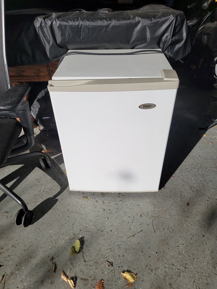 Haier Mini Fridge With Freezer