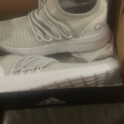 9/  1/2 like new pair of adidas Men’s tennis asking  20