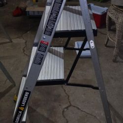 Gorilla Aluminum Step Ladder 