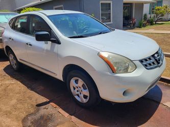 Nissan Rogue White SUV( bad transmission)