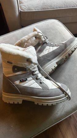 Alpitex women’s waterproof membrane, and integrated flip-grip ice cleats 9-9.5