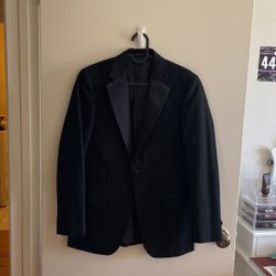 3-Piece Mens Small Suit from Friar Tux (Black Jacket, White Shirt, Black Slacks)