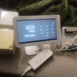 Clover Commercial System with Printer
And two SN3C receipt printers
$150 FOR THE ENTIRE SCREEN.
KEY