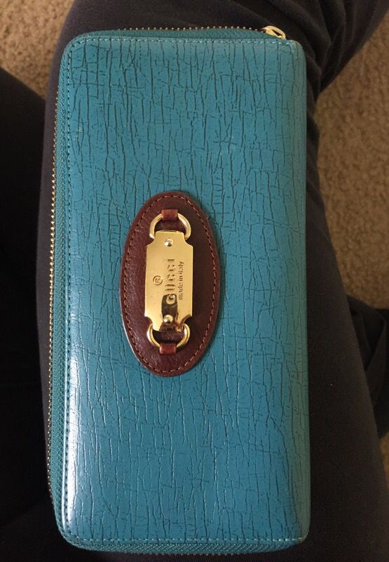 Gucci wallet & sunglass case