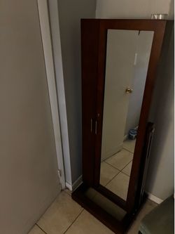 Dresser / Standing Closet