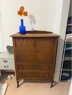 Queen Anne style chest of drawers/ cabinet