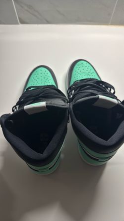 Excellent condition Worn once Jordan 1 Green Glow Size 10.5 for 120 OBO