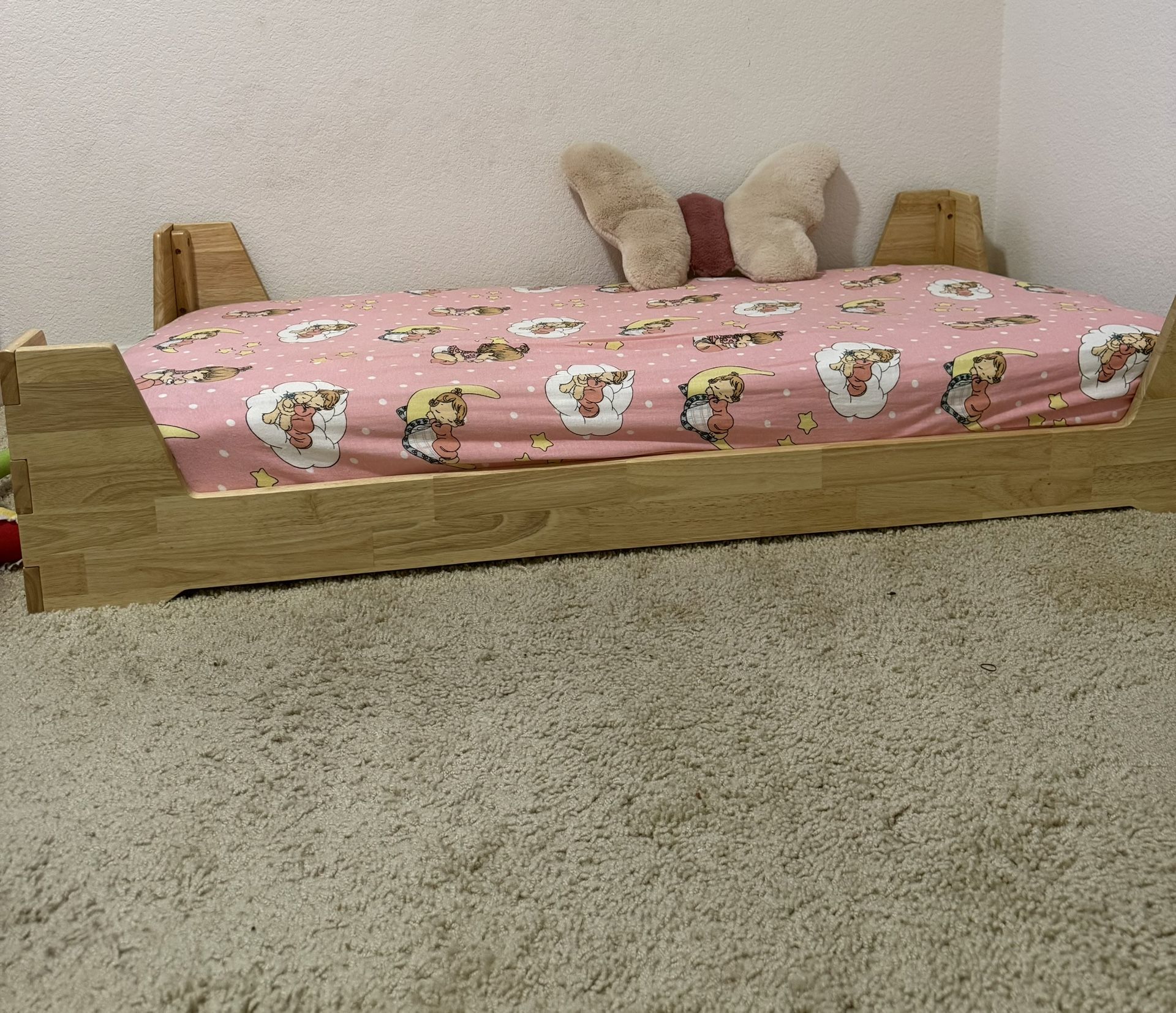 Toddler bed 