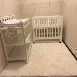 Mini Crib/ Changing table