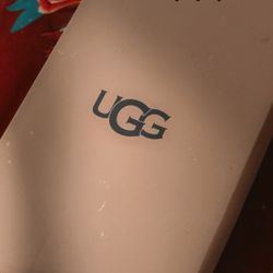UGGS 