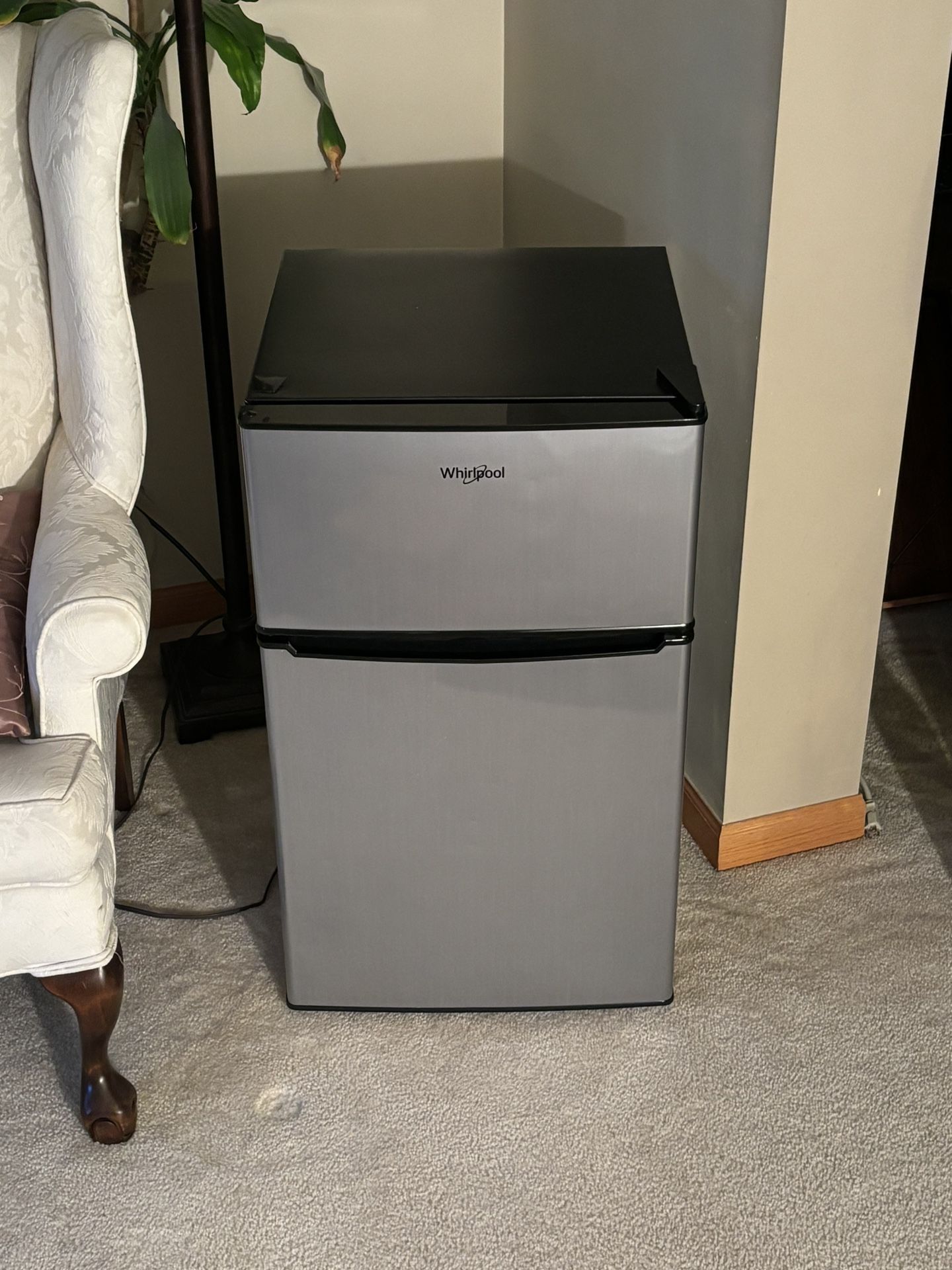 Whirlpool Mini fridge With Freezer