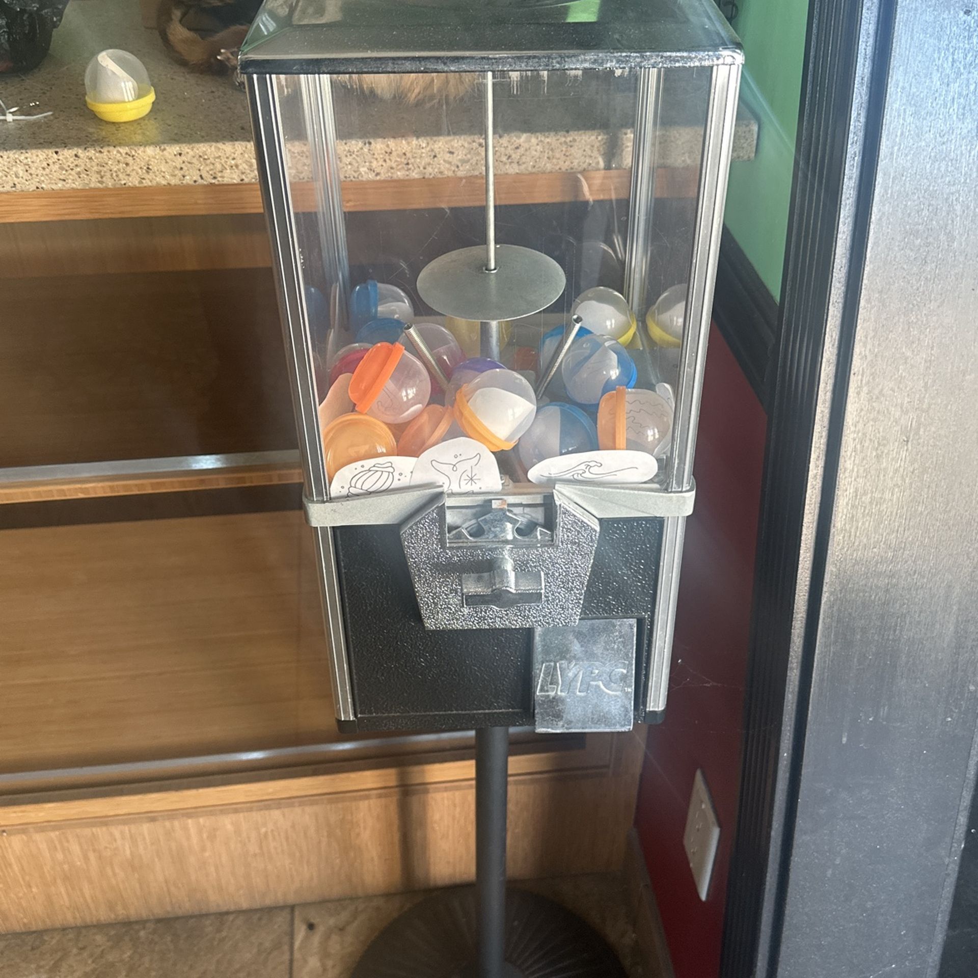 Gumball / Prize Machine 