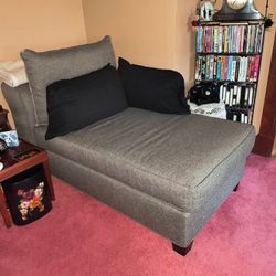 sleeper sofa w/pillows and bedding
