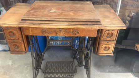 Sewing Machine (Singer Model 127 aka Sphinx or Memphis