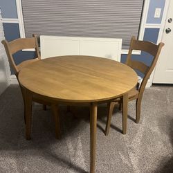 $300 OBO/ Table And Chair Set: has an Additional Leaf