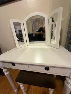 Vanity used good condition