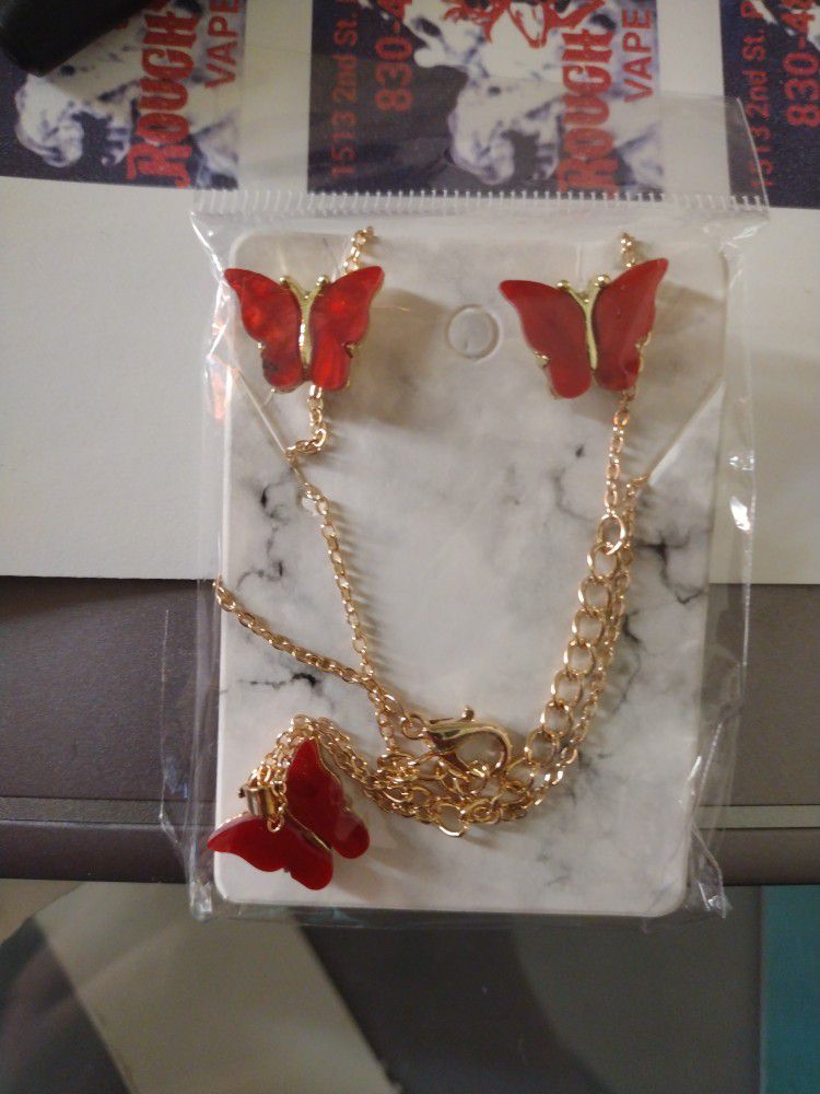 Butterfly set earnings with necklace