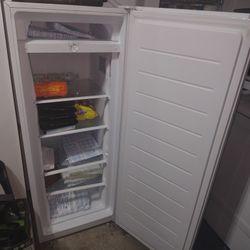 Insignia Deep Freezer 