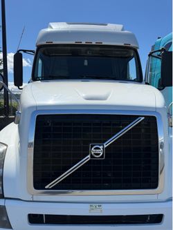 2012 Volvo semi truck