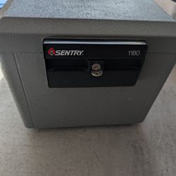 Sentry Safe With Key 1180