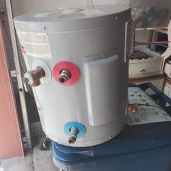 Demoed Barely Used Water Heater 50$