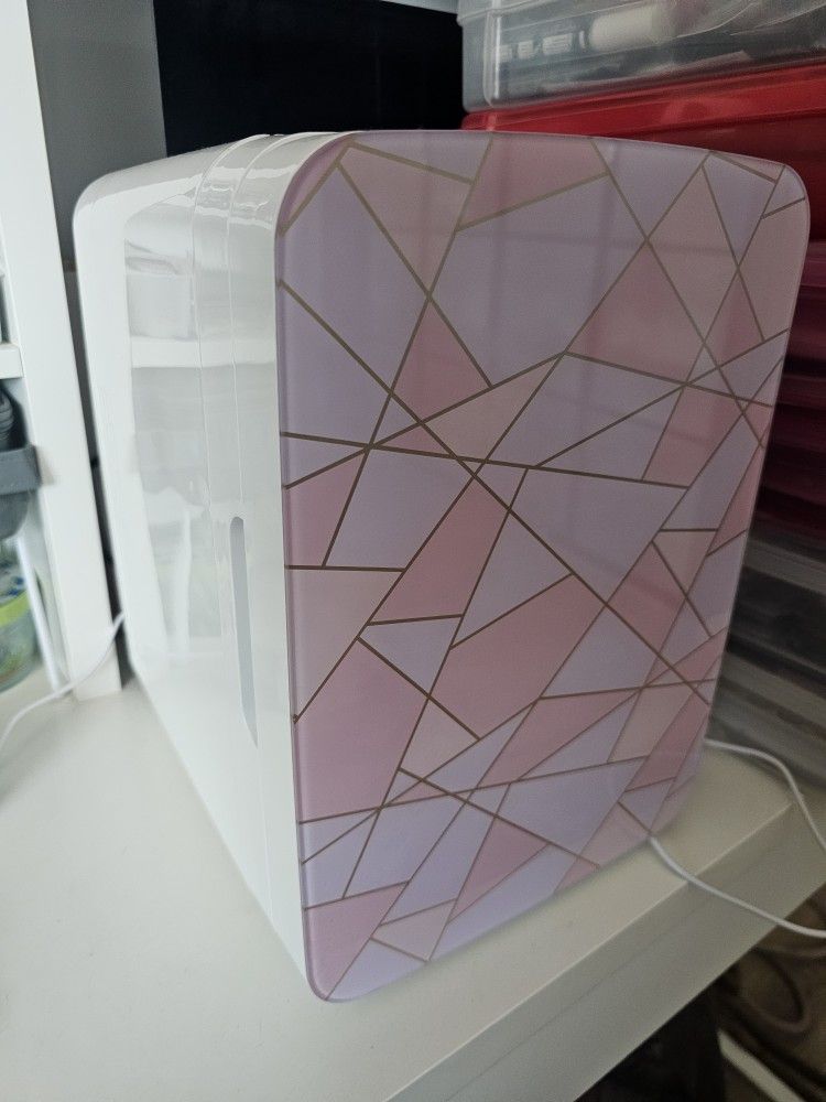 Small Mini Fridge - Almost New Condition