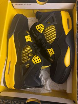 Air Jordan 4 Thunder Black Yellow Sneakers