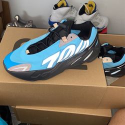 700 MNVN