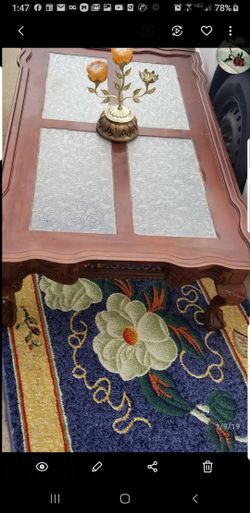 BEAUTIFUL VINTAGE TABLE REAL WOOD STURDY EAGLE LEGS