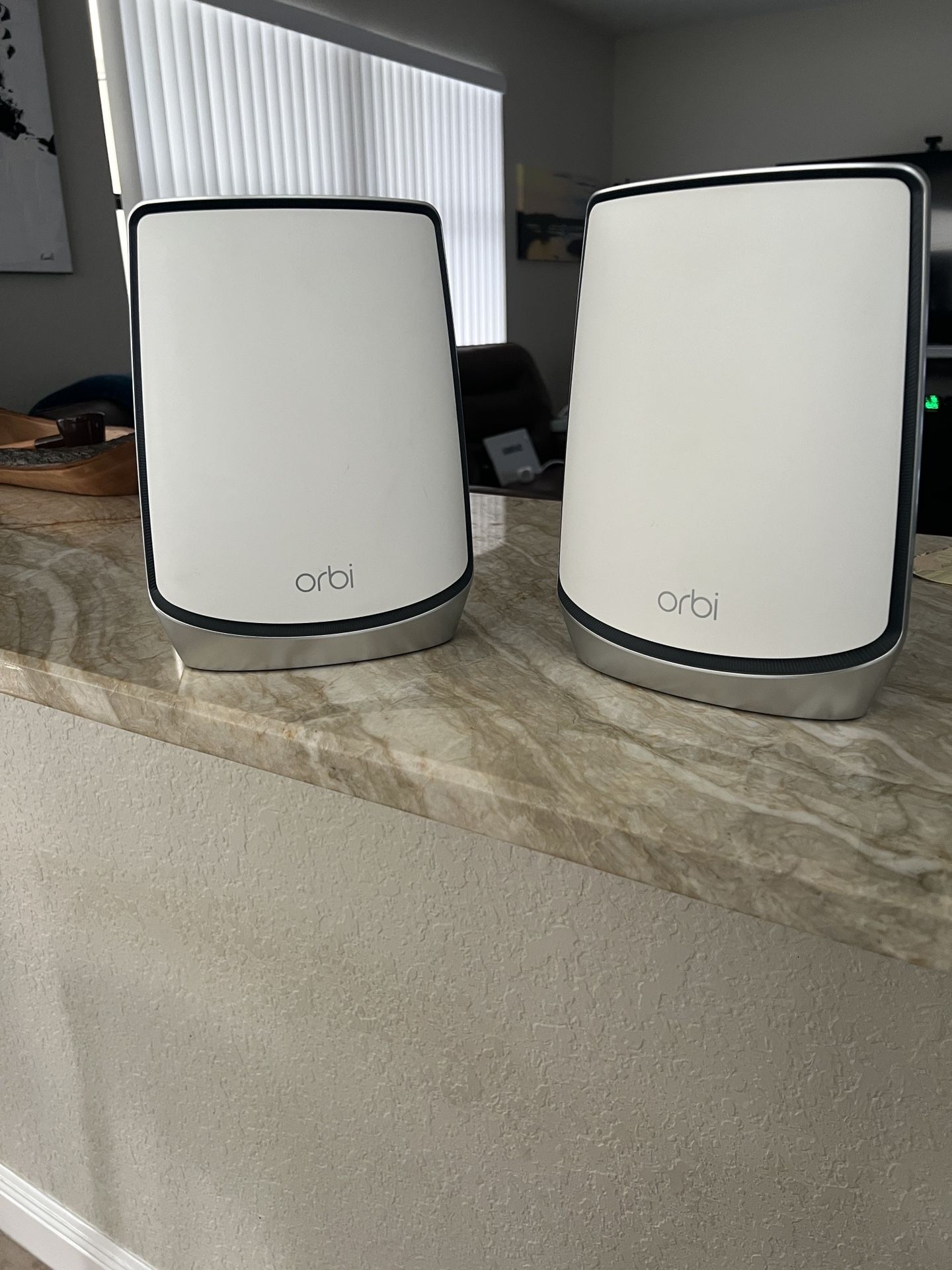 NETGEAR Orbi AX6000 WiFi Mesh System (RBK852)