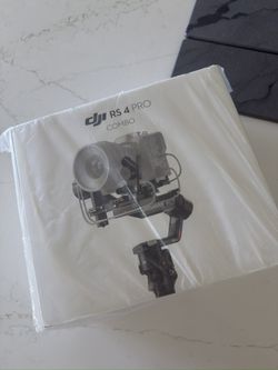 DJI RS 4 Pro Gimbal Combo