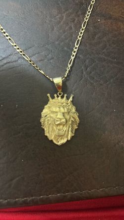 10kt lion pendant, and 14kt gold necklace