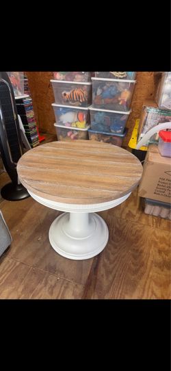 Round table - natural wood