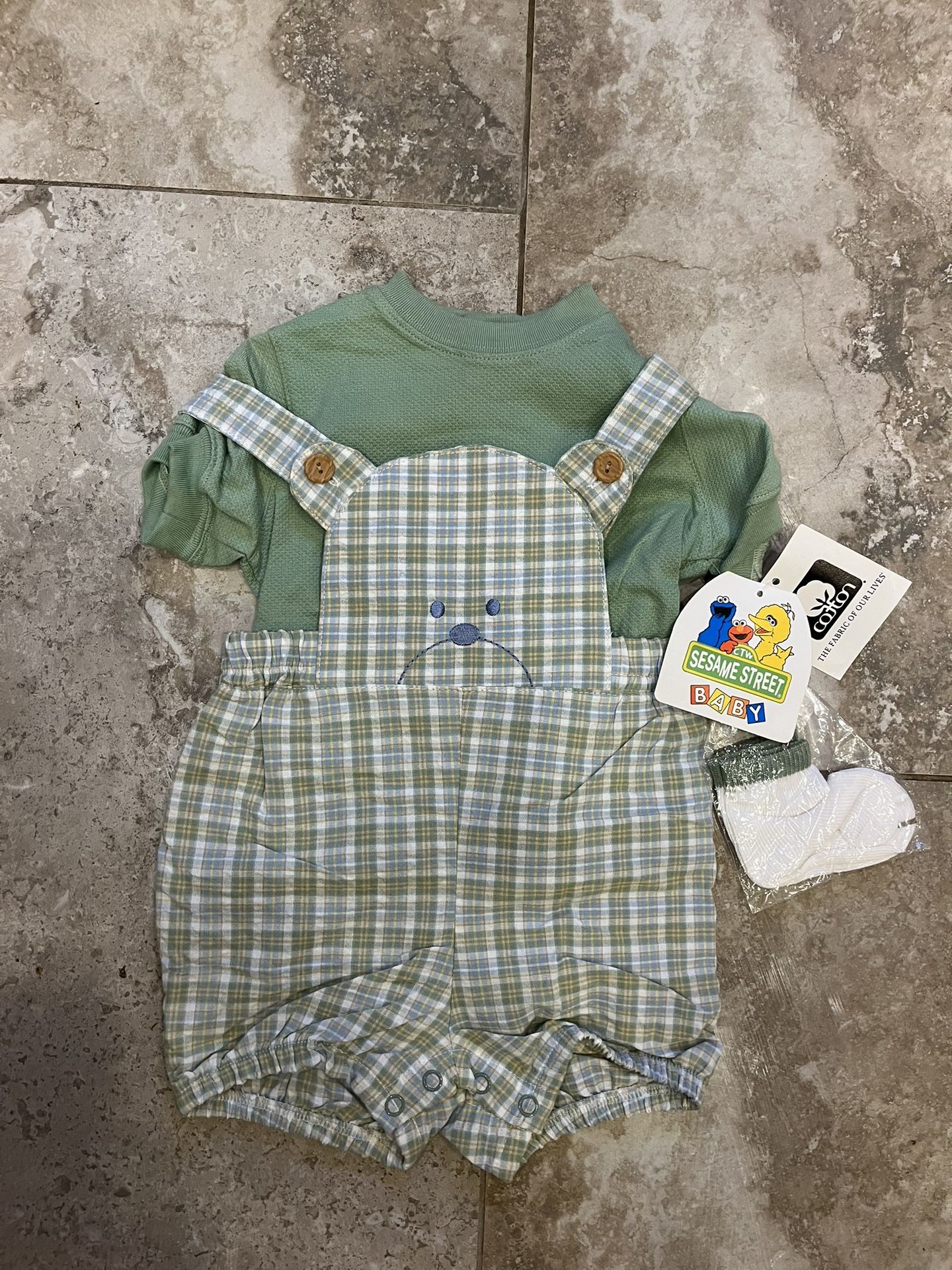 Sesame Street Baby Bear π» 6-9 M 3pcs plaid  outfit  Socks/shirt/romper